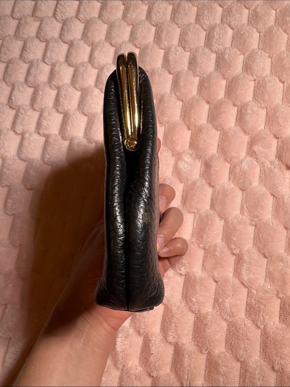 Y2K/ Vintage Dooney & Bourke Pebbled Kiss-Lock Coin Pouch with Gold Hardware - Picture 4 of 16